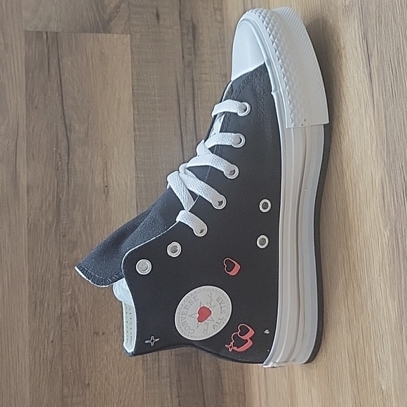 Converse high top Brand new platform in the box no lid. - Picture 8 of 16